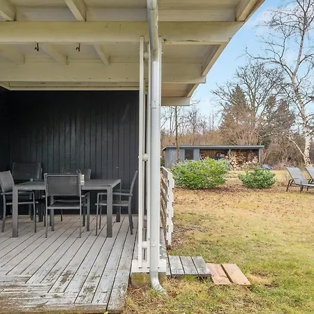 Pet Friendly In With Kitchen