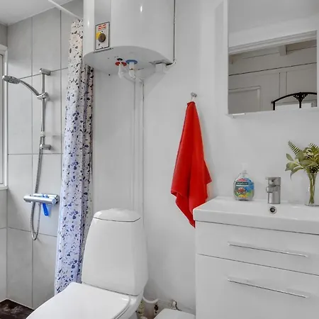 Pet Friendly In With Kitchen